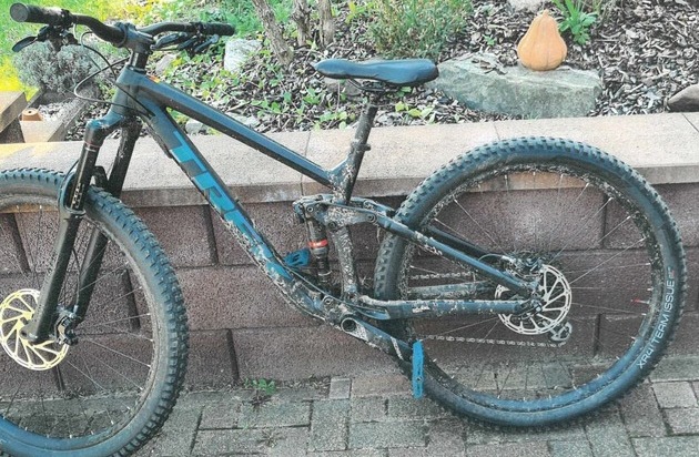 POL-HK: Munster: Minderjähriger am Steuer; Schneverdingen: Unfall; Soltau: Vorfahrt genommen; Soltau/A 7: Unfall nach überhöhter Geschwindigkeit; Munster: Hochwertiges Mountainbike gestohlen (Foto)