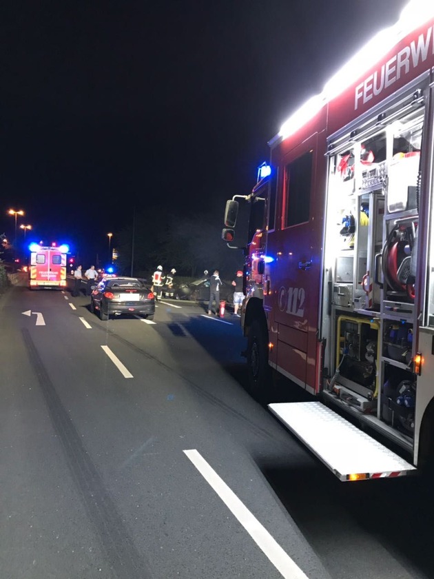 FW-MK: Verkehrsunfall auf der Dortmunder Straße - eine verletzte Person