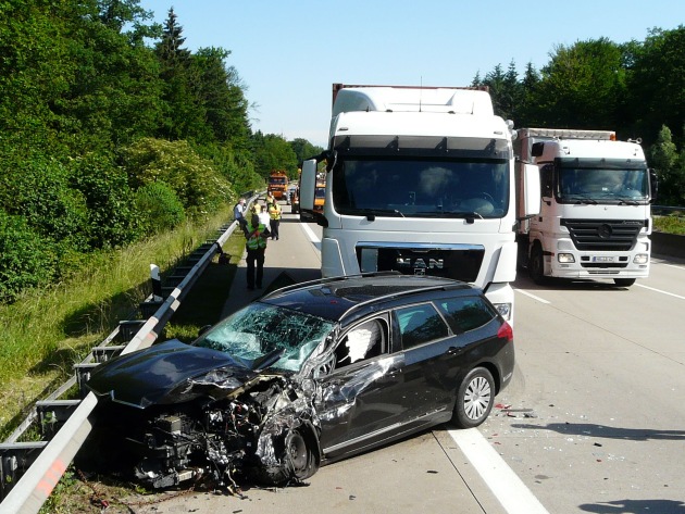 POL-WL: Buchholz i.d.N. - Taschendiebstahl ++ Egestorf - Autobahnpolizei stellt Autodieb ++ Winsen/L. - Unfallflüchtigen Fahrradfahrer gestellt ++ Egestorf - Verkehrsunfall ++ und weitere Meldungen