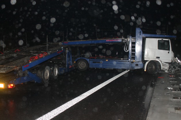 POL-PDNW: Autobahnpolizei Ruchheim, BAB 61. Autotransporter blockiert die Tangente zur B9
