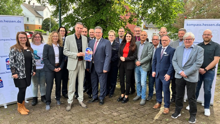 POL-HR: Marktflecken Frielendorf mit Sicherheitssiegel der Initiative KOMPASS ausgezeichnet