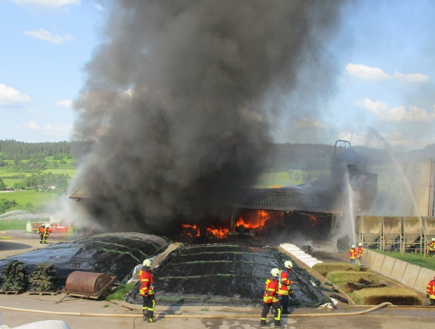 KFV-CW: Maschinenhalle im Vollbrand

Keine Verletzten - 300.000 Euro Sachschaden