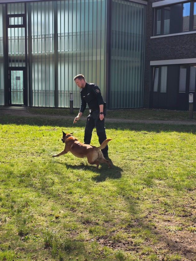 POL-EL: Landkreis - Zukunftstag bei der Polizei Die Polizeiinspektion Emsland/Grafschaft Bentheim blickt auf einen erfolgreichen Zukunftstag zurück (Fotos)