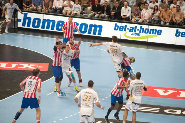 bet-at-home.com setzt als Regional Premium Sponsor seine Kooperation in der Handball Königsklasse fort - BILD