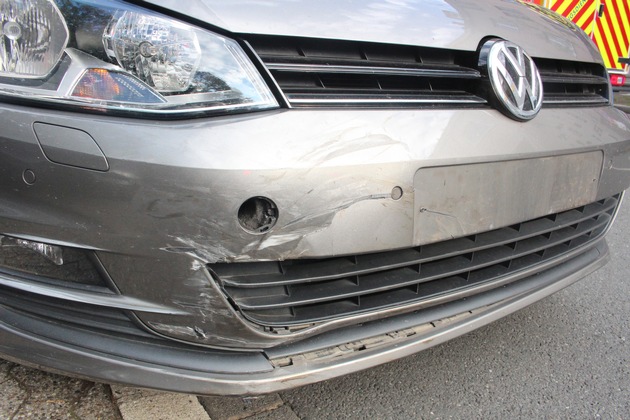 POL-ME: Kradfahrer bei Zusammenstoß verletzt - Ratingen - 2009006