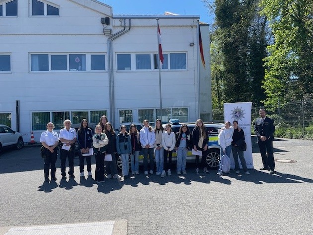 POL-DA: R&uuml;sselsheim / Erbach / Darmstadt / Heppenheim: 180 Sch&uuml;lerinnen blicken beim Girls' Day hinter die Kulissen der Polizei