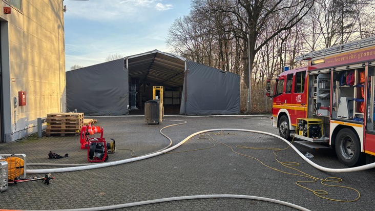 FW Gronau: Brand im Industriegebiet an der Hentschelstraße