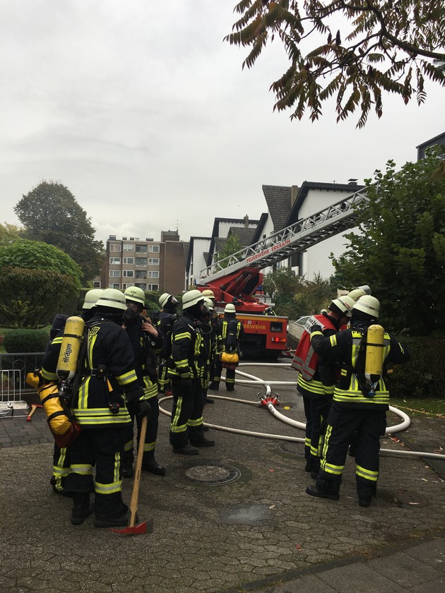 FW-Erkrath: Wohnungsbrand in Erkrath-Unterfeldhaus forderte zwei Verletzte