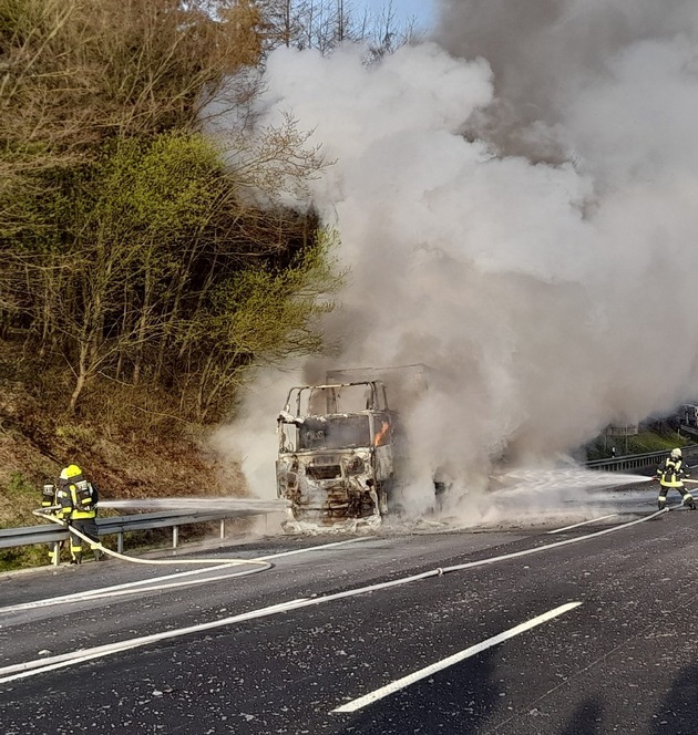 POL-GÖ: (167/2022) In Fahrtrichtung Hannover: Autobahn 7 ab Hann. Münden Lutterberg wegen LKW-Brand voll gesperrt