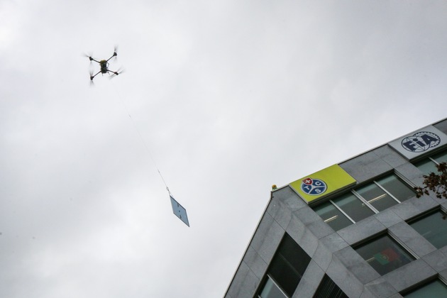 TCS demonstriert Drohnentransport an seinem Hauptsitz