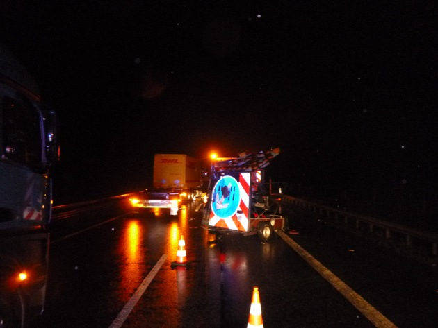 POL-VDMZ: Autobahn nach schwerem LKW-Unfall über Stunden voll gesperrt