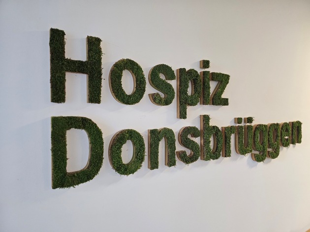 ZOLL-E: Zoll in Kleve: Spendenübergabe an das Hospiz Donsbrüggen - Kleve