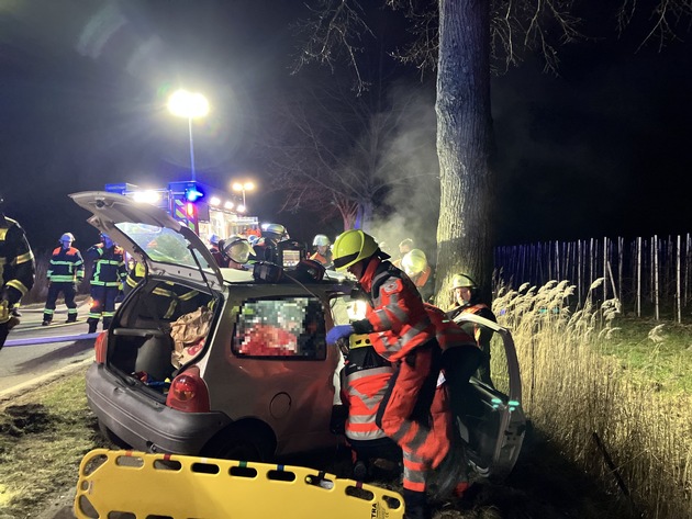 POL-STD: 43-jähriger Autofahrer bei Unfall im Alten Land schwer verletzt, Sechs Fahrer unter Alkohol und Drogen erwischt und aus dem Verkehr gezogen