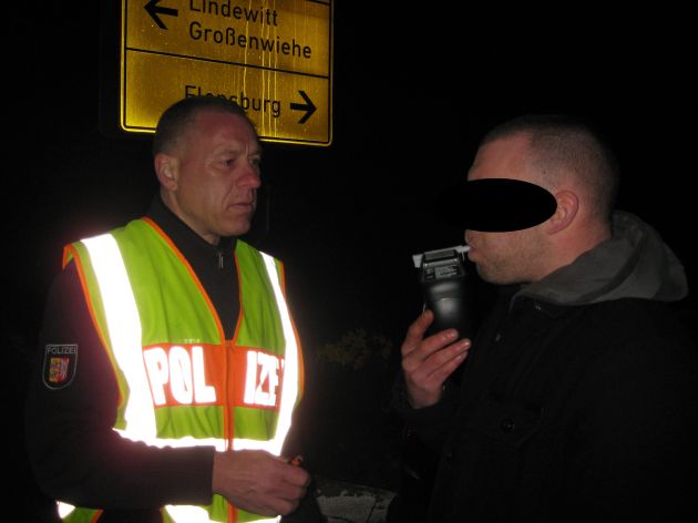 POL-FL: Kreisgebiet Schleswig-Flensburg - Kontrollaktion gegen gefährliche Raser und Rauschfahrer zur Samstagnacht