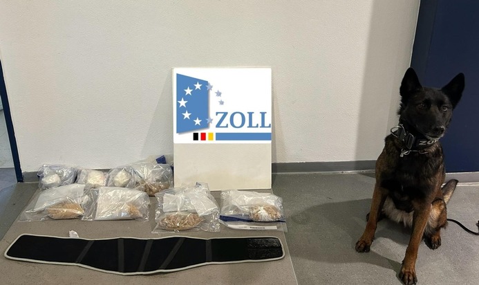 HZA-RO: ZOLL findet Kokain und präparierten Nierengurt mit MDMA bei Busreisendem aus Amsterdam / erfolgreicher Einsatz mit Zollhund