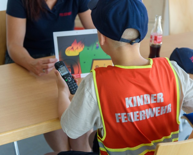 FW-OE: Feierliche Verleihung der Kinderflamme in Bronze bei der Kinderfeuerwehr Lennestadt