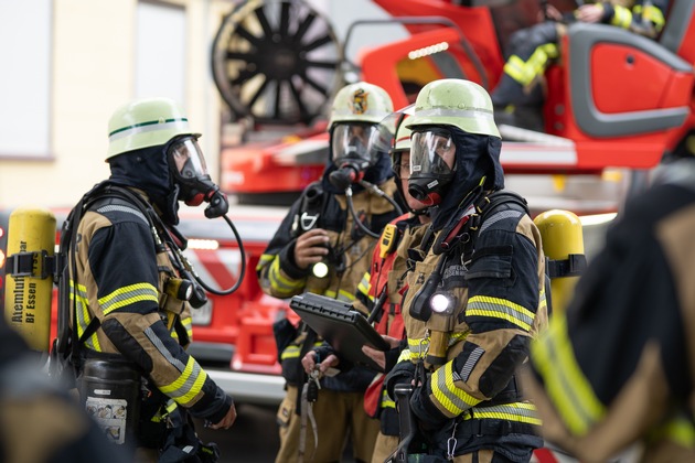 FW-E: Kellerbrand in Bochold - Feuerwehr verhindert Ausbreitung auf Wohnbereiche