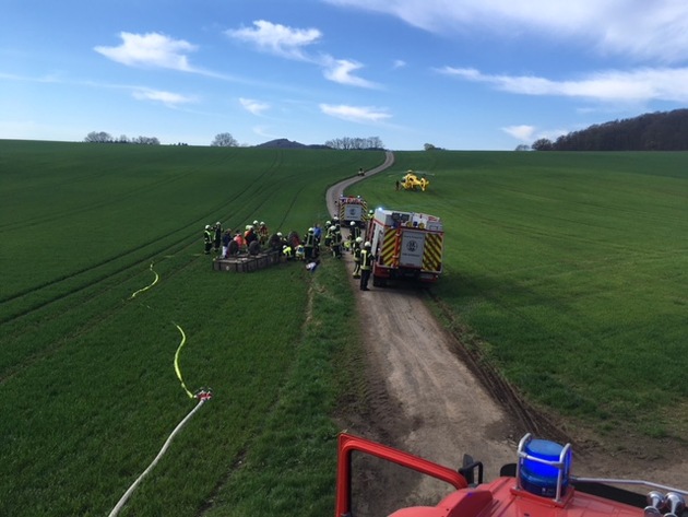 POL-PDMY: Glück im Unglück-Junger Mann überschlägt sich mit Traktor