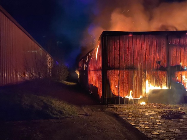 FW Witten: Brand einer Industriehalle im Wullener Feld