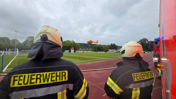 FW-EN: Verkehrsunfall auf der Elberfelder Straße und Einsatz eines Rettungshubschraubers