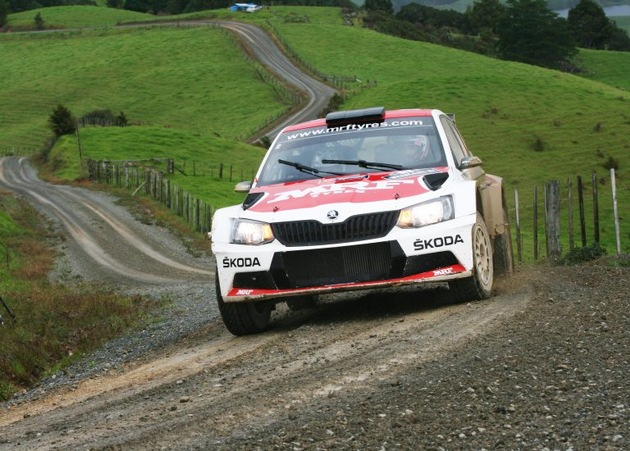Doppelsieg für MRF SKODA: Gaurav Gill gewinnt vor Ole Christian Veiby die APRC Rallye Whangarei (FOTO)