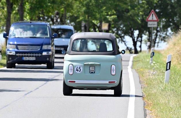 HUK-COBURG: Microcars: Alternative zum Moped wird immer beliebter / Private Unfallversicherung schlie&szlig;t wichtige L&uuml;cke