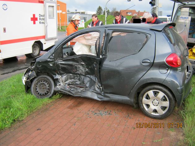 POL-STH: Schwerer Verkehrsunfall während der Ampelreparatur