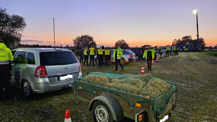 POL-CUX: Großkontrolle an B437 - Polizei deckt zahlreiche Verstöße auf (Lichtbilder in der Anlage)