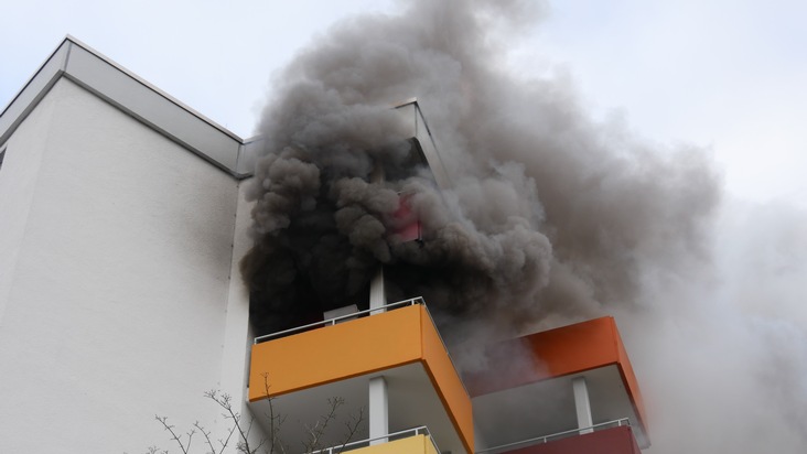 FW Celle: Wohnungsbrand im 6. OG eines Wohnkomplexes