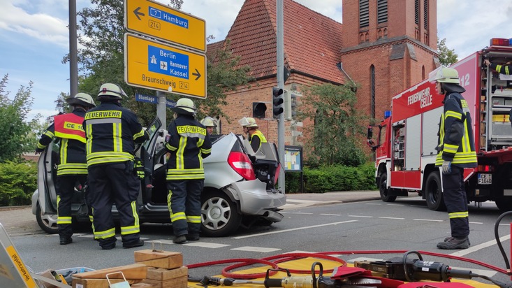 FW Celle: Verkehrsunfall mit sechs betroffenen Personen in Celle