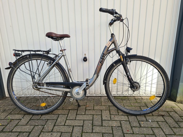 POL-STD: Zwei Fahrräder bei der Buxtehuder Polizei sichergestellt - Ermittler suchen rechtmäßige Eigentümerinnen