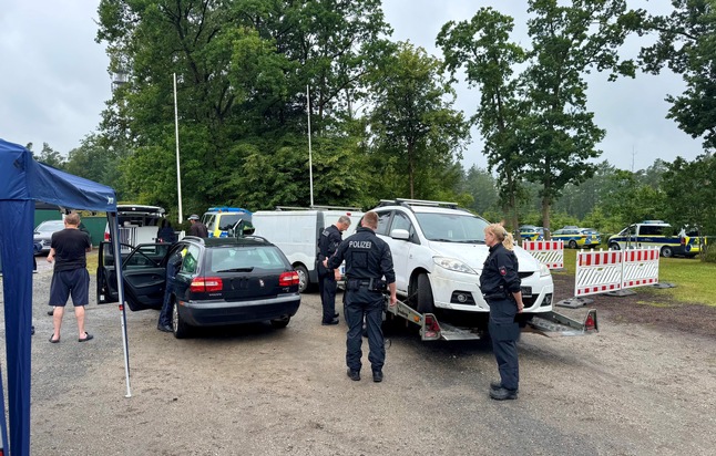 POL-CUX: Gemeinsame Großkontrolle von Zoll und Polizei im Bereich Hechthausen und Hemmoor (Fotos im Anhang)
