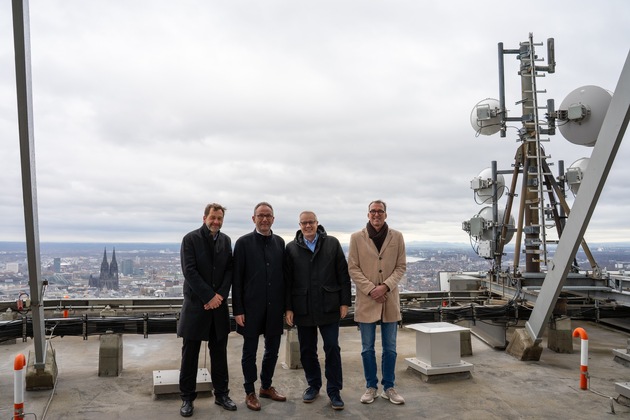 450connect und Deutsche Funkturm beschleunigen Ausbau kritischer Infrastruktur