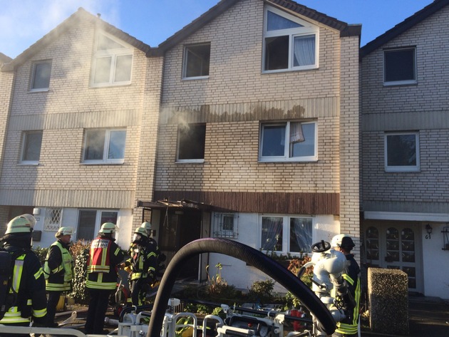 FW-Erkrath: Brand in einem Einfamilienhaus mit Menschenrettung