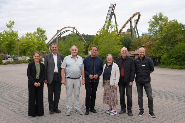 Aktionstag „Helfen macht Freude“ mit Minister Hildenbrand MdL im Erlebnispark Tripsdrill