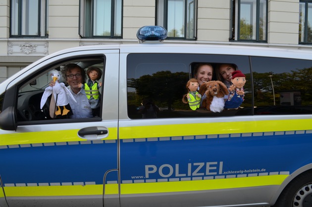 POL-FL: Polizeidirektion Flensburg - Unsere Puppenspieler stellen sich vor! /&quot;Die Kantsteinhelden&quot; für Kindergärten, Kitas und Schulen