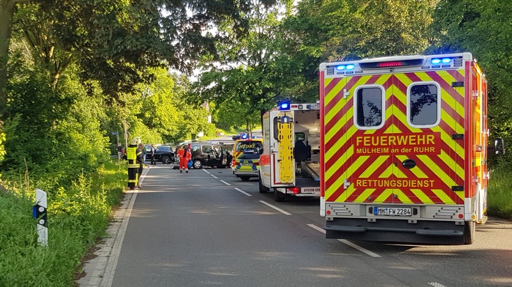 FW-MH: Zwei Verletzte nach Verkehrsunfall auf der Mendener Straße
