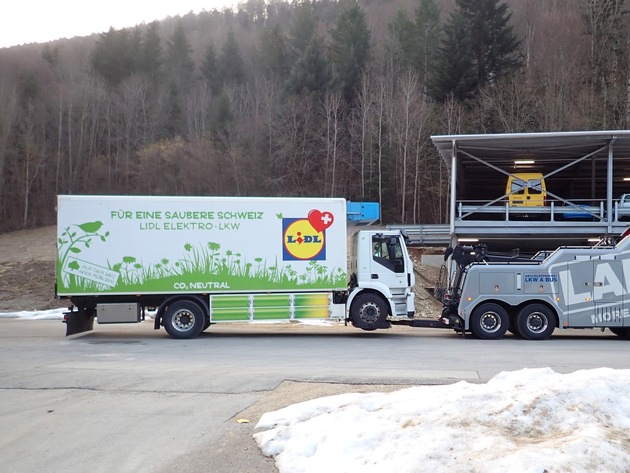 La BFH reçoit deux camions électriques pour un projet de recherche