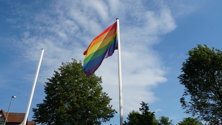 POL-GOE: &quot;Vielfalt ist unser Gewinn!&quot; - Die Polizeidirektion Göttingen zeigt Flagge zum Internationalen Tag gegen Homo-, Bi-, Inter- und Transphobie (IDAHOBIT) am 17. Mai