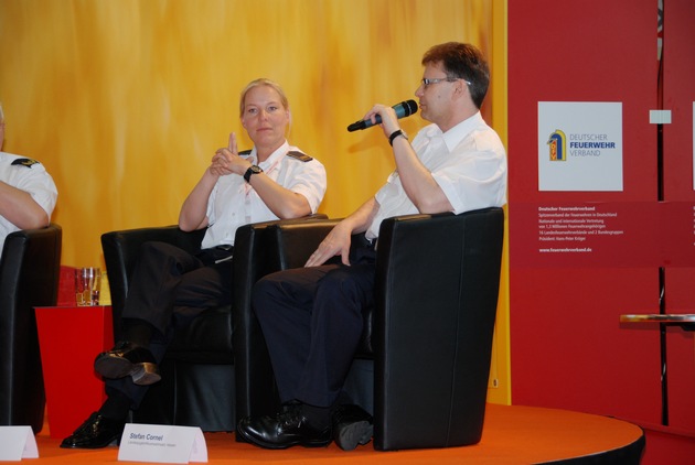 Podiumsdiskussion: Man(n), wie sich die Zeiten ändern /  Frauen in der Feuerwehr - eine Standortbestimmung auf dem Feuerwehrtag