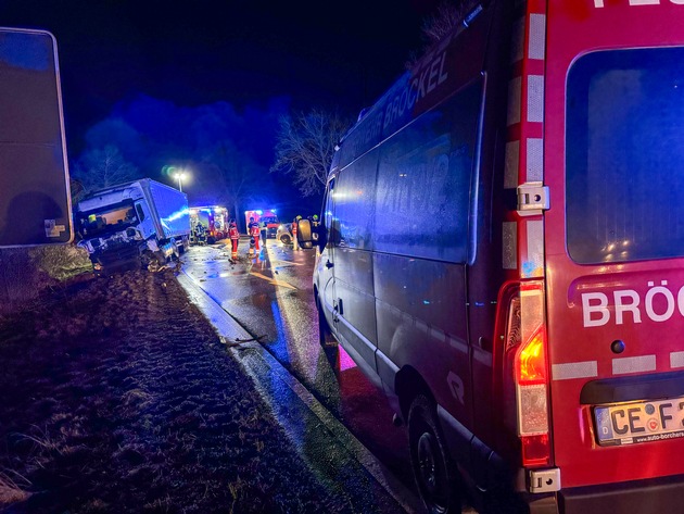 FW Flotwedel: Schwerer Verkehrsunfall auf der B214 bei Bröckel