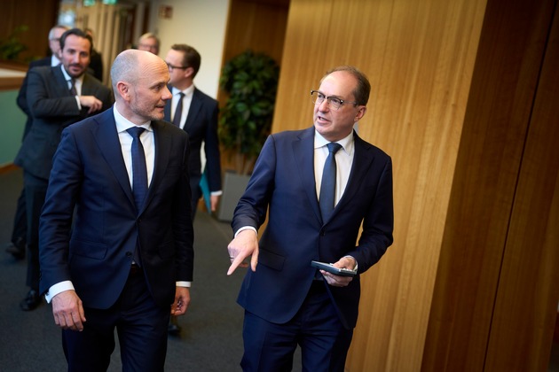 Regierungsrat Hubert B&uuml;chel zu Antrittsbesuch bei Bundesinnenminister Dobrindt und bei Hauptgesch&auml;ftsf&uuml;hrerin (BDI) Tanja G&ouml;nner in Berlin