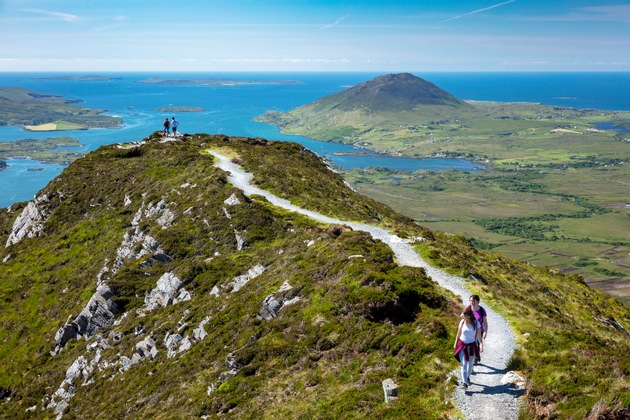 Vom Wanderglück in Irland / Die irische Insel bietet für alle Geschmäcker und Schwierigkeiten die richtige Route - Natur pur zu Fuß erleben