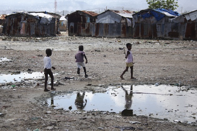 Mit kleinen Schritten in eine bessere Zukunft / Trotz Rückschlägen verbessert sich die Lage in Haiti allmählich (BILD)