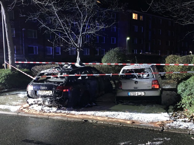 POL-STD: Unbekannte stecken Autos in Brand - zwei Fahrzeuge total beschädigt - Polizei sucht Zeugen, Einbrecher in Ahlerstedter Hofbäckerei
