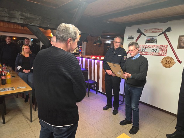 FW Bremerhaven: Jahreshauptversammlung der Freiwilligen Feuerwehr Weddewarden - Ehrung f&uuml;r 60 Jahre Mitgliedschaft