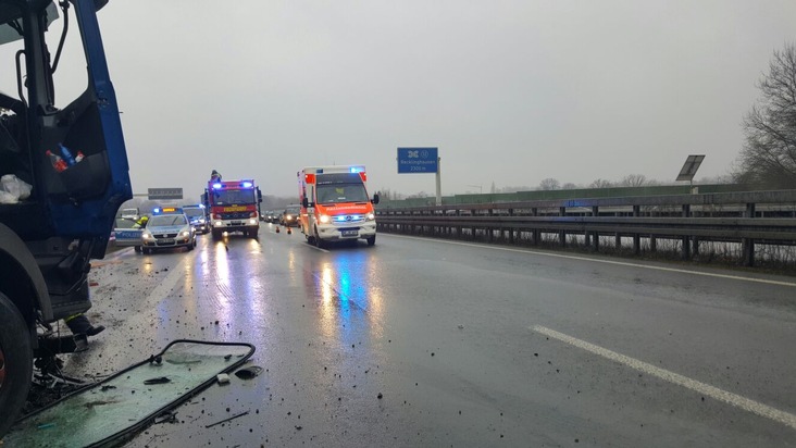 FW-RE: Verkehrsunfall mit einem LKW auf der BAB 43 - keine Verletzten