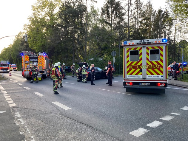 FW Norderstedt: Schleswig-Holstein-Straße - Vollsperrung nach Verkehrsunfall
