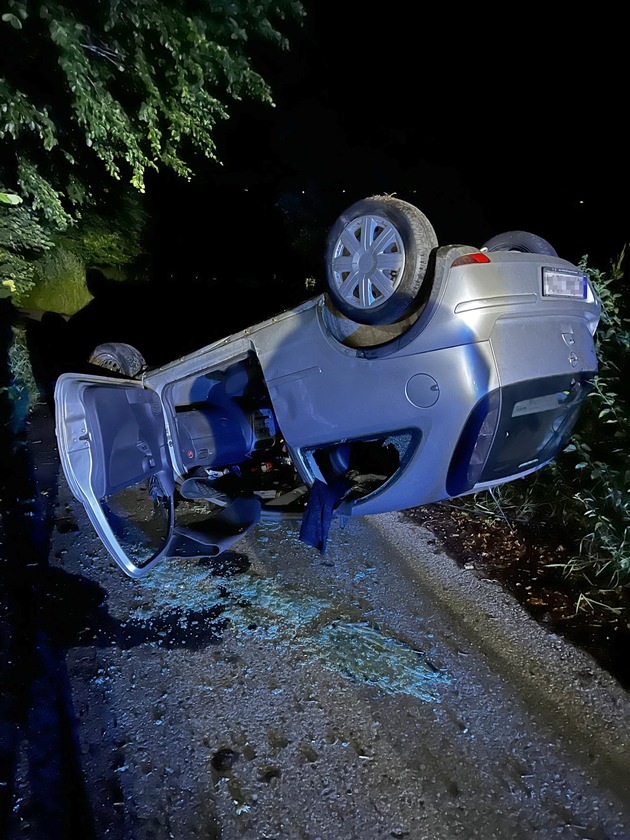POL-AC: Unfall in der Eifel - Auto landet auf dem Dach