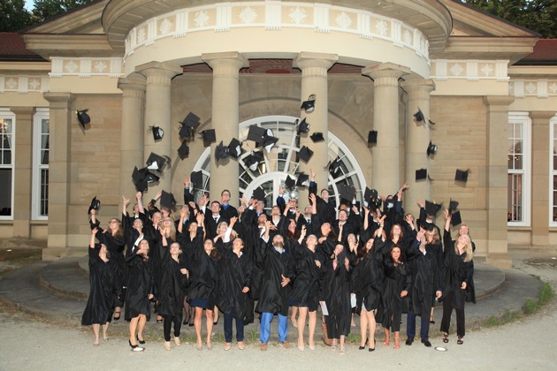 AKAD University feiert ihre Absolventen